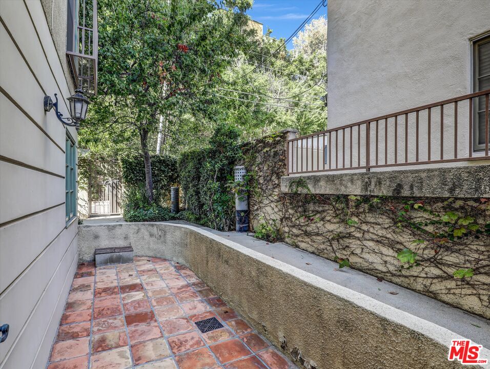 277 S Spalding Dr Unit: 102