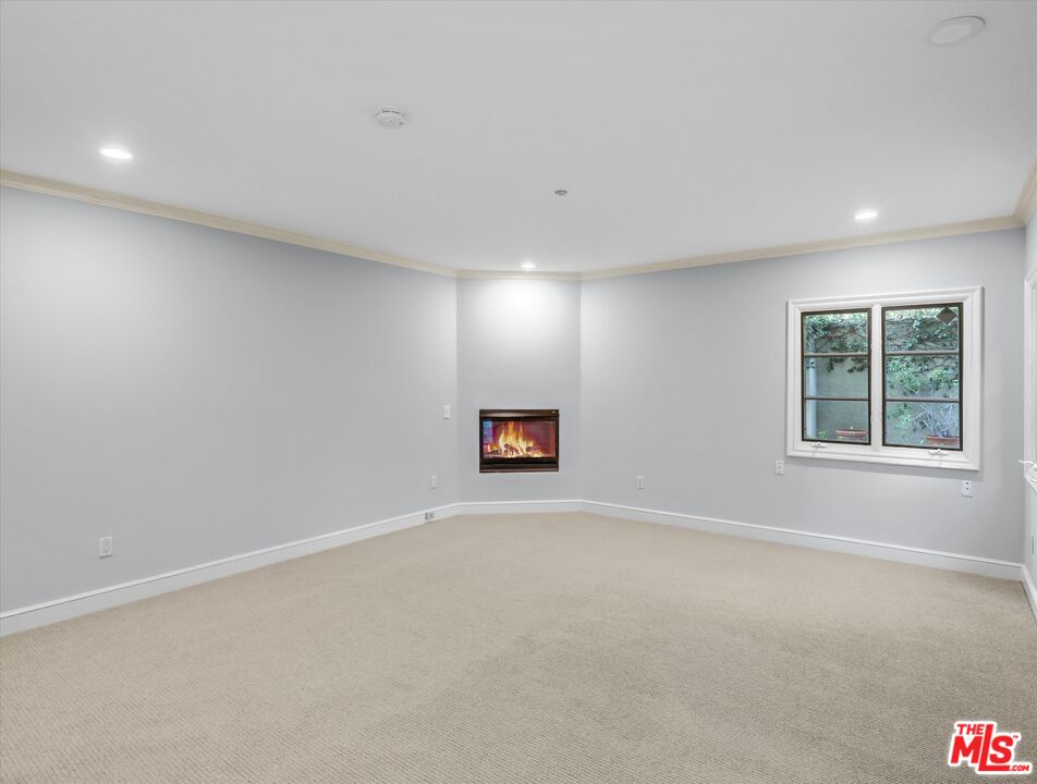 277 S Spalding Dr Unit: 102