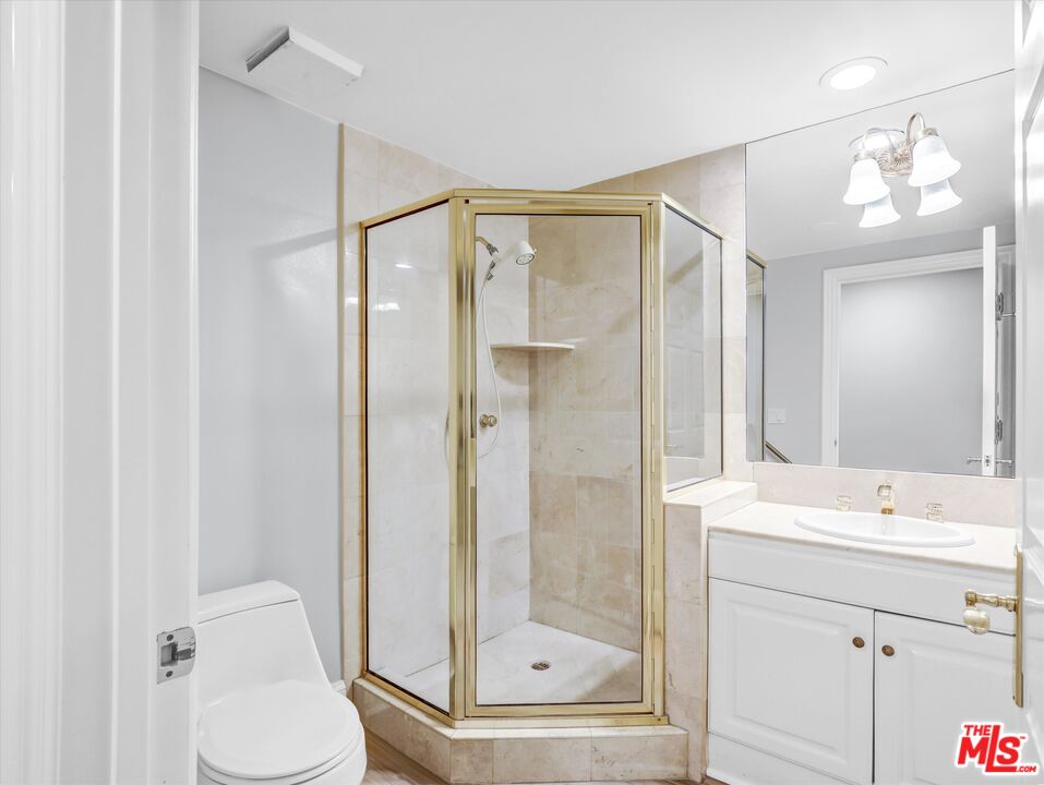 277 S Spalding Dr Unit: 102