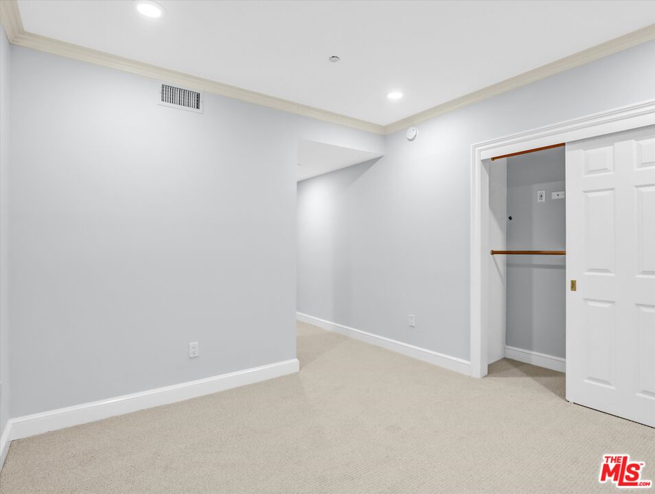 277 S Spalding Dr Unit: 102