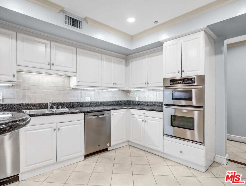 277 S Spalding Dr Unit: 102