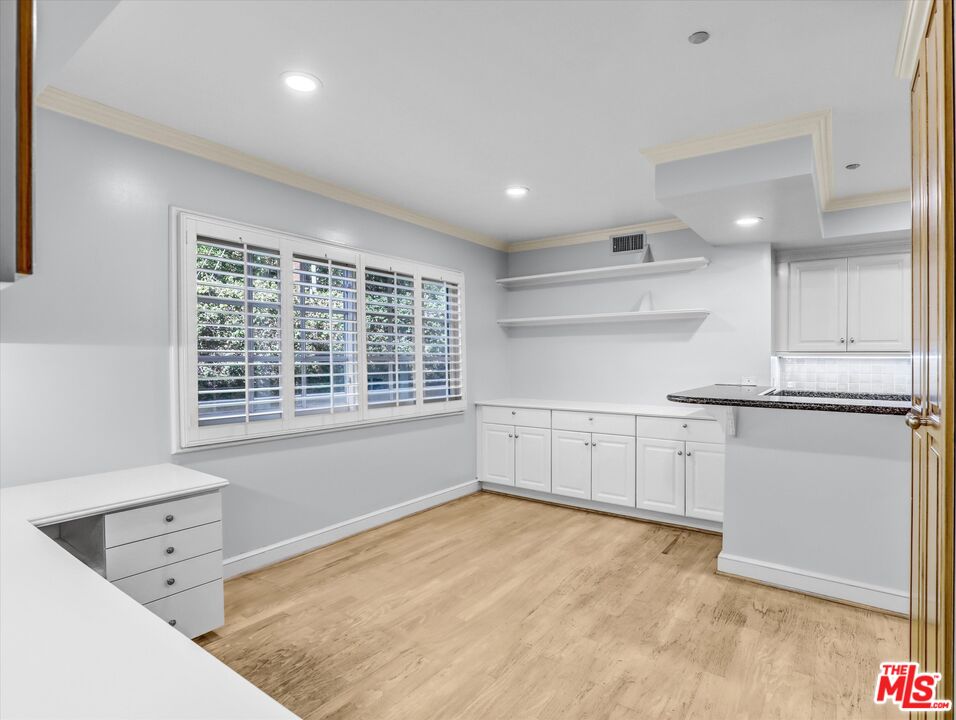 277 S Spalding Dr Unit: 102