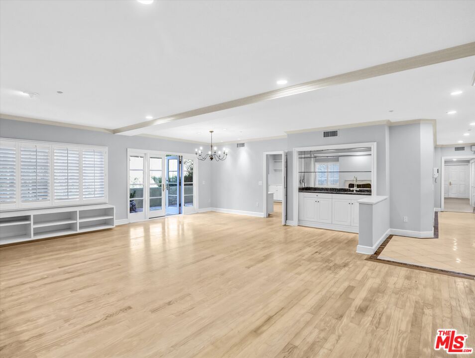 277 S Spalding Dr Unit: 102