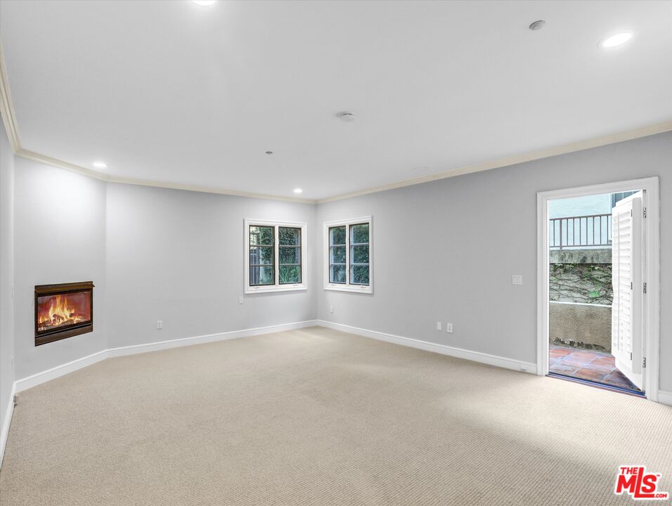 277 S Spalding Dr Unit: 102