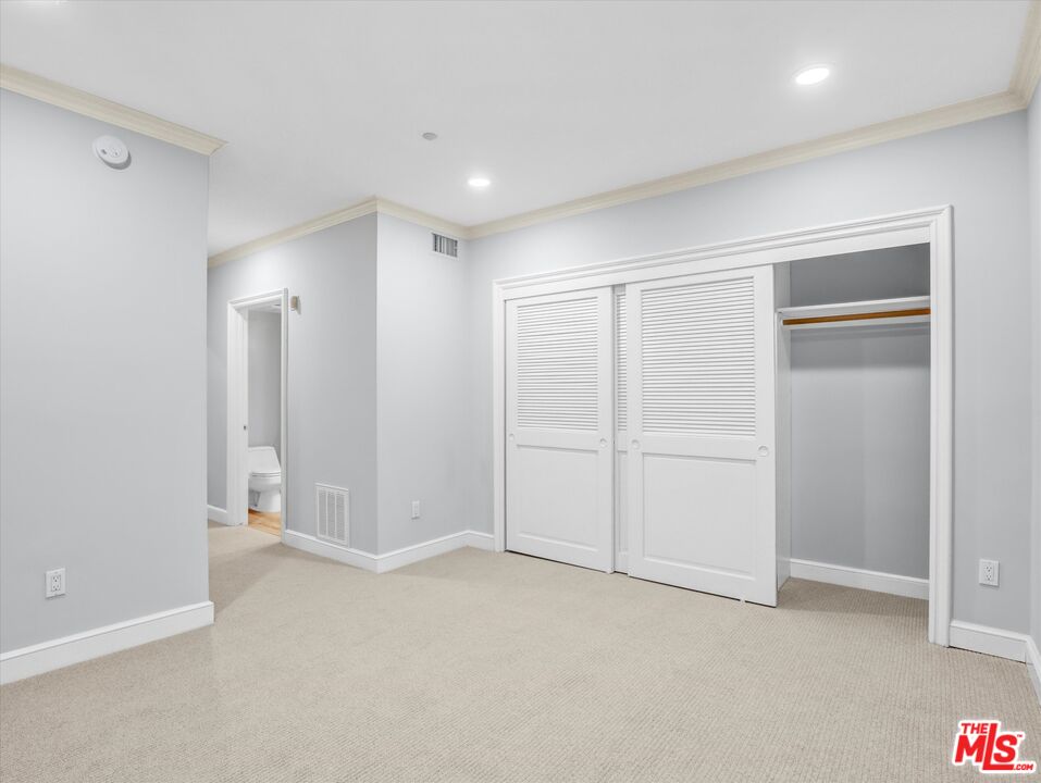 277 S Spalding Dr Unit: 102