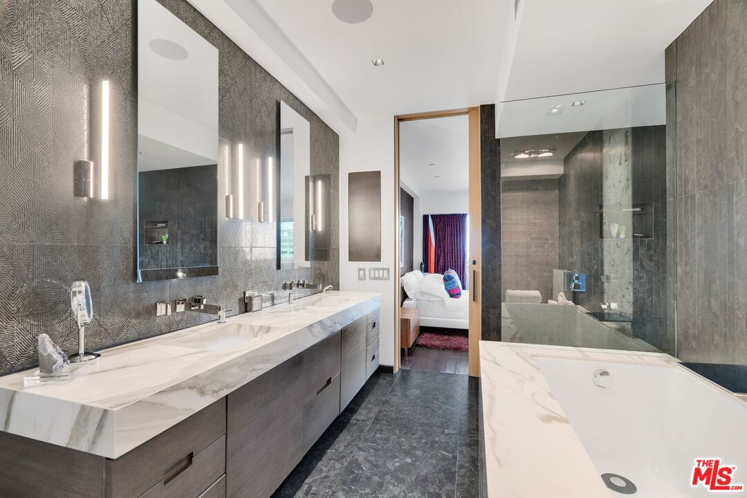 7135 Hollywood Blvd Unit: 802