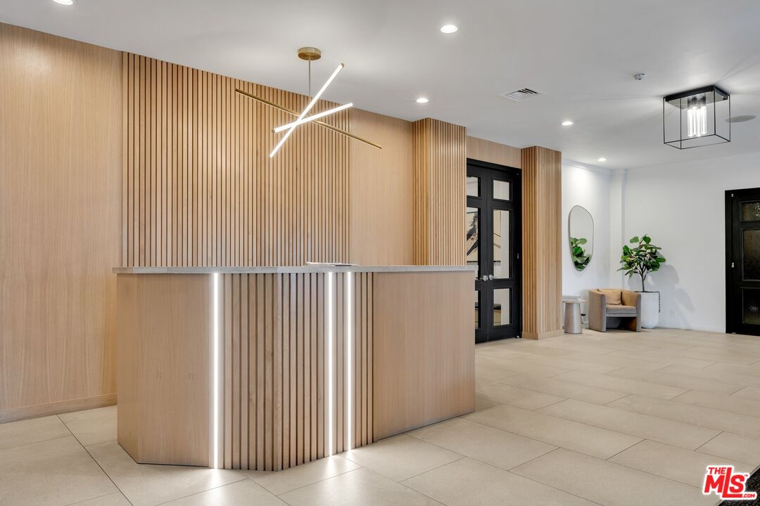 7135 Hollywood Blvd Unit: 802