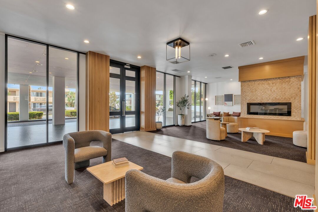 7135 Hollywood Blvd Unit: 802