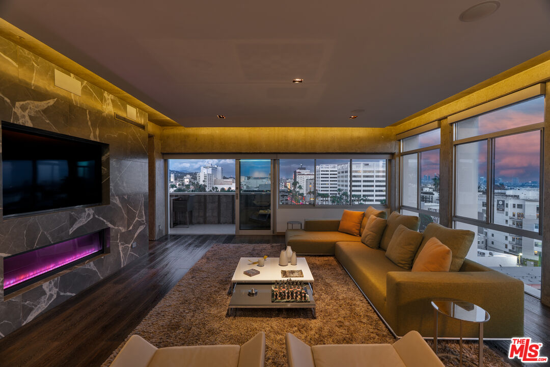 7135 Hollywood Blvd Unit: 802