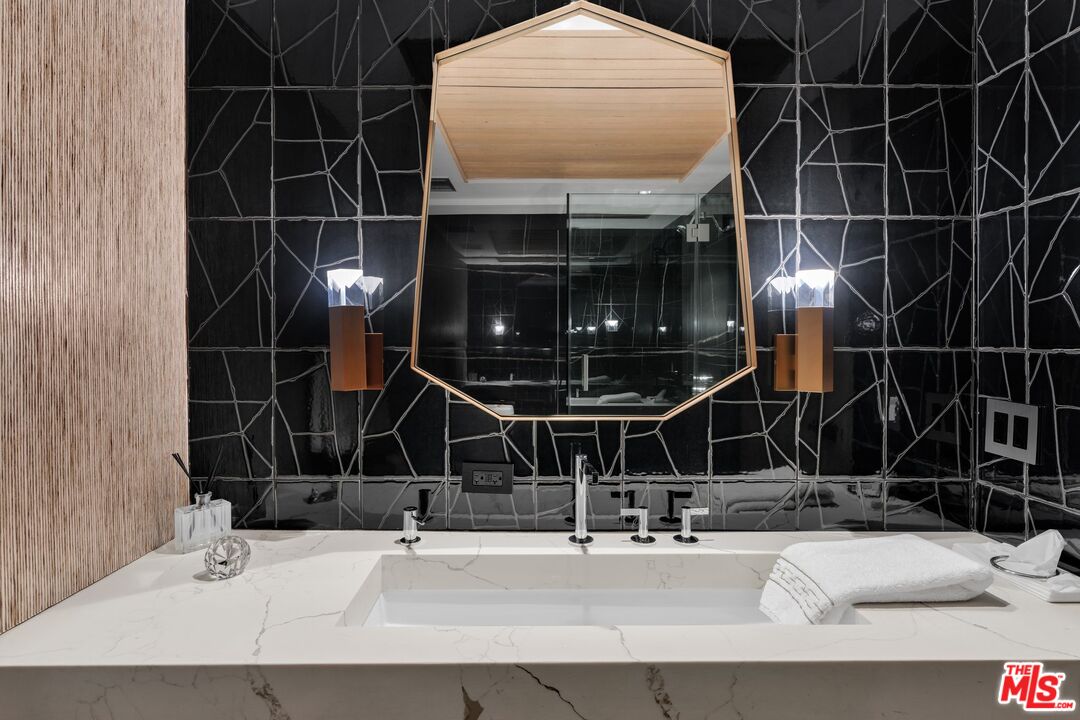 7135 Hollywood Blvd Unit: 802