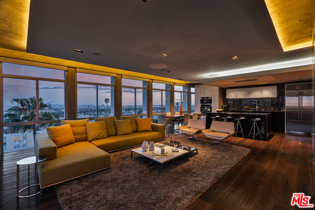 7135 Hollywood Blvd Unit: 802