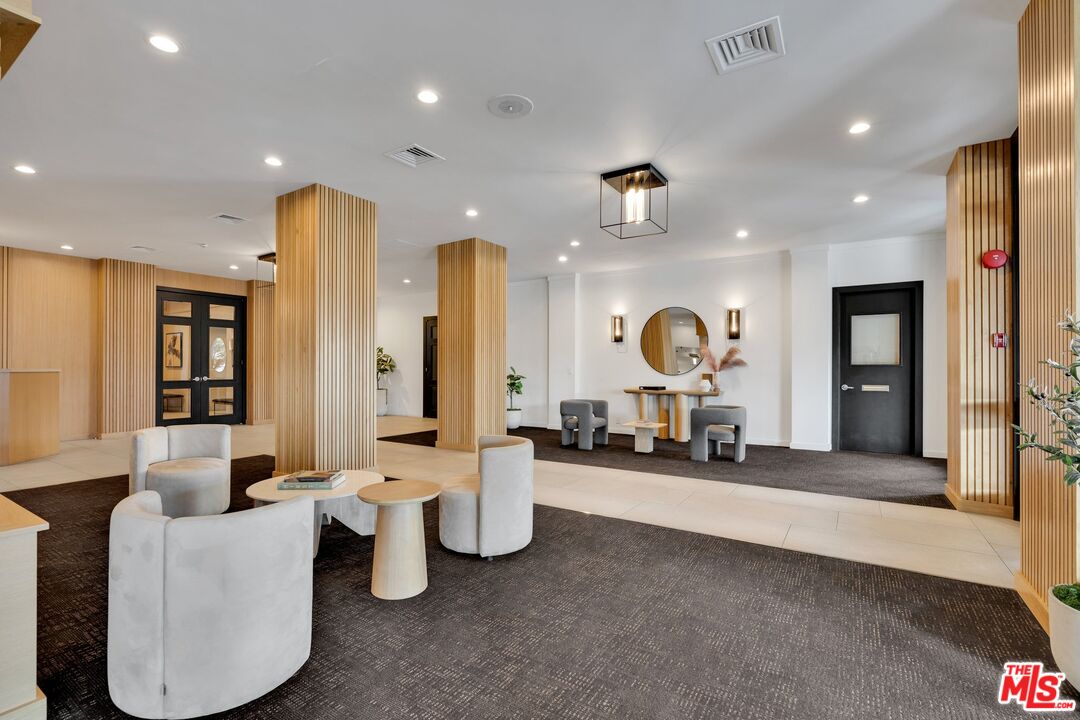 7135 Hollywood Blvd Unit: 802