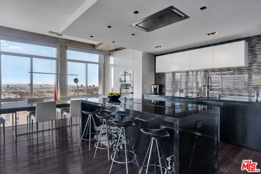 7135 Hollywood Blvd Unit: 802