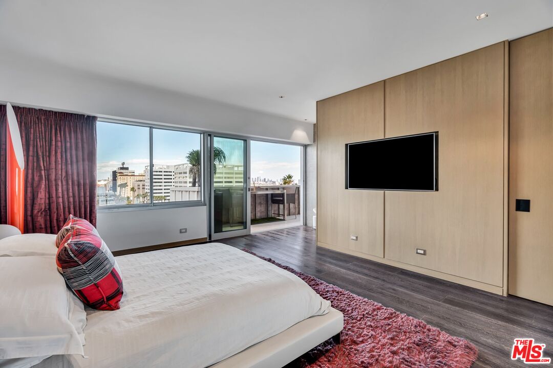 7135 Hollywood Blvd Unit: 802