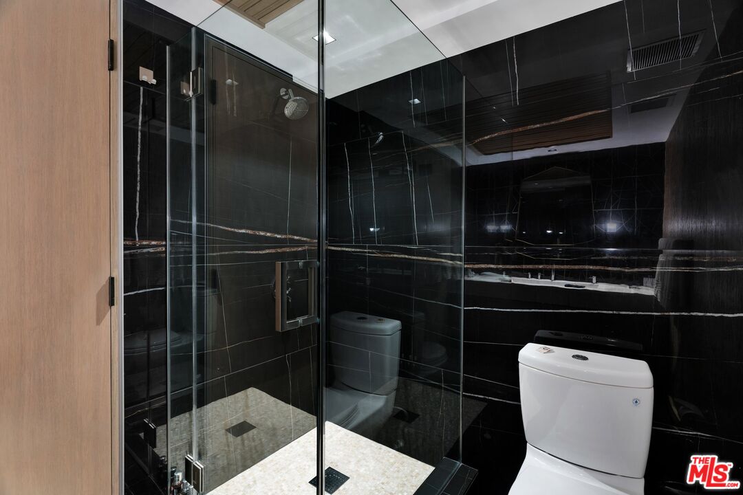 7135 Hollywood Blvd Unit: 802