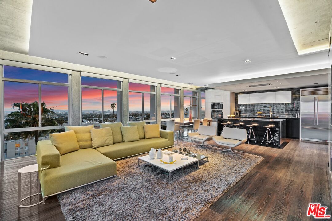 7135 Hollywood Blvd Unit: 802