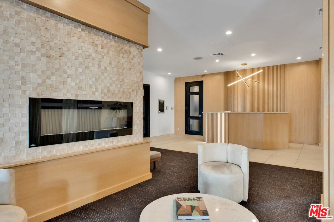 7135 Hollywood Blvd Unit: 802