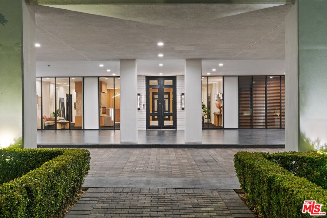 7135 Hollywood Blvd Unit: 802