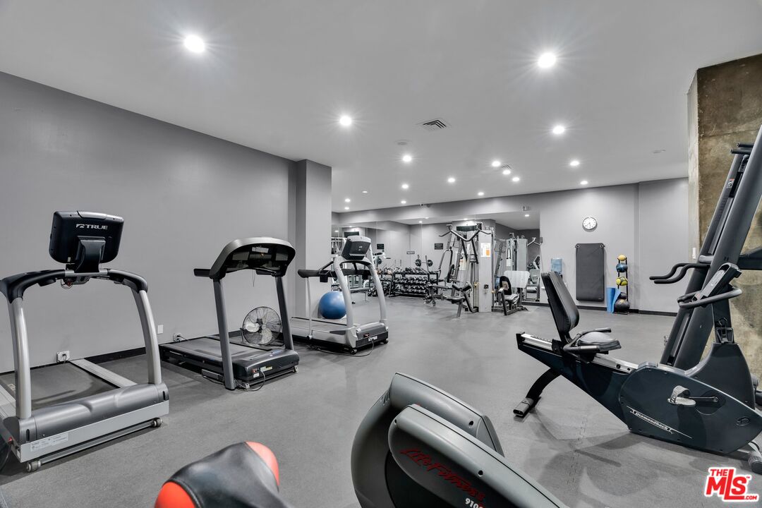 7135 Hollywood Blvd Unit: 802