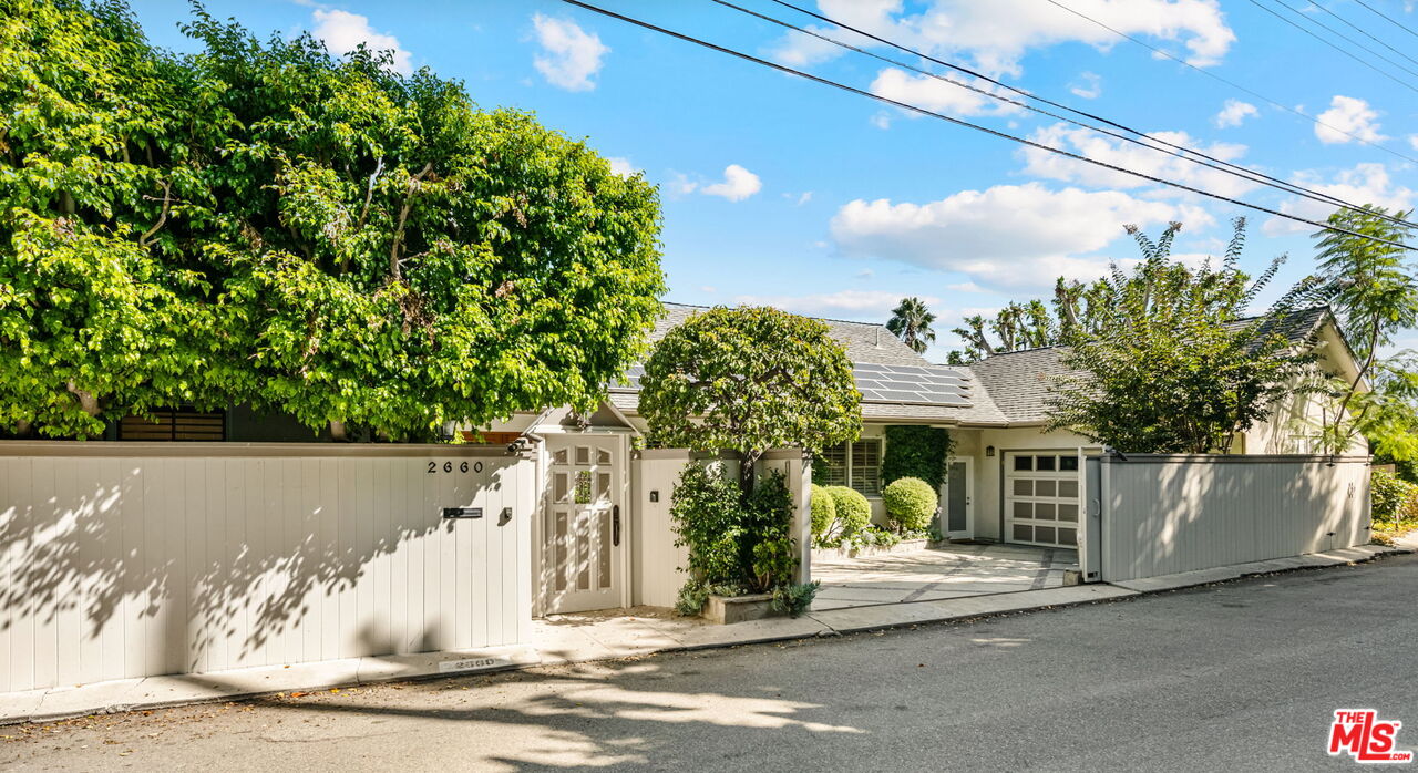 2660 Carman Crest Dr