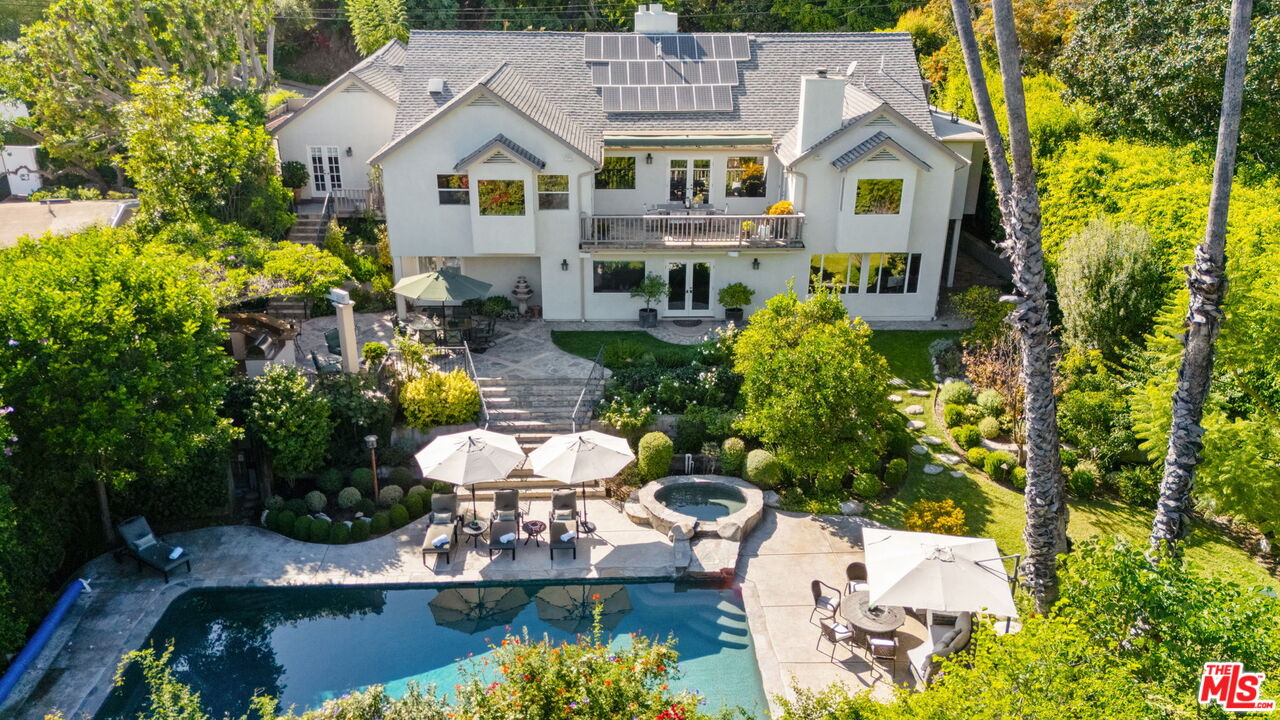 2660 Carman Crest Dr