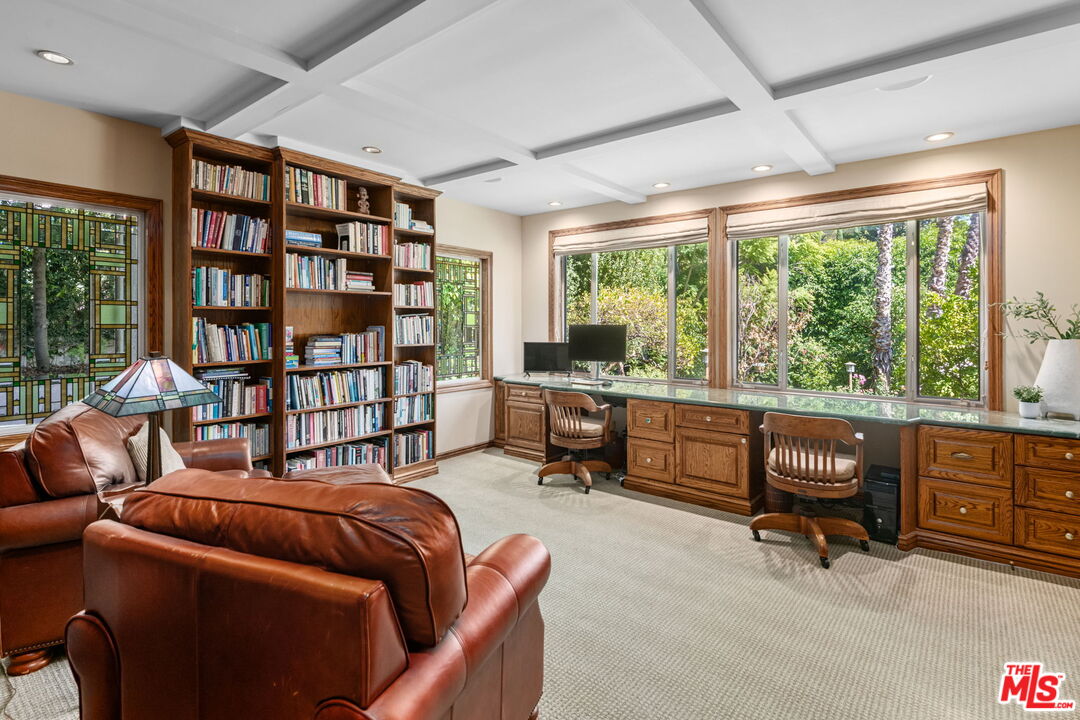 2660 Carman Crest Dr