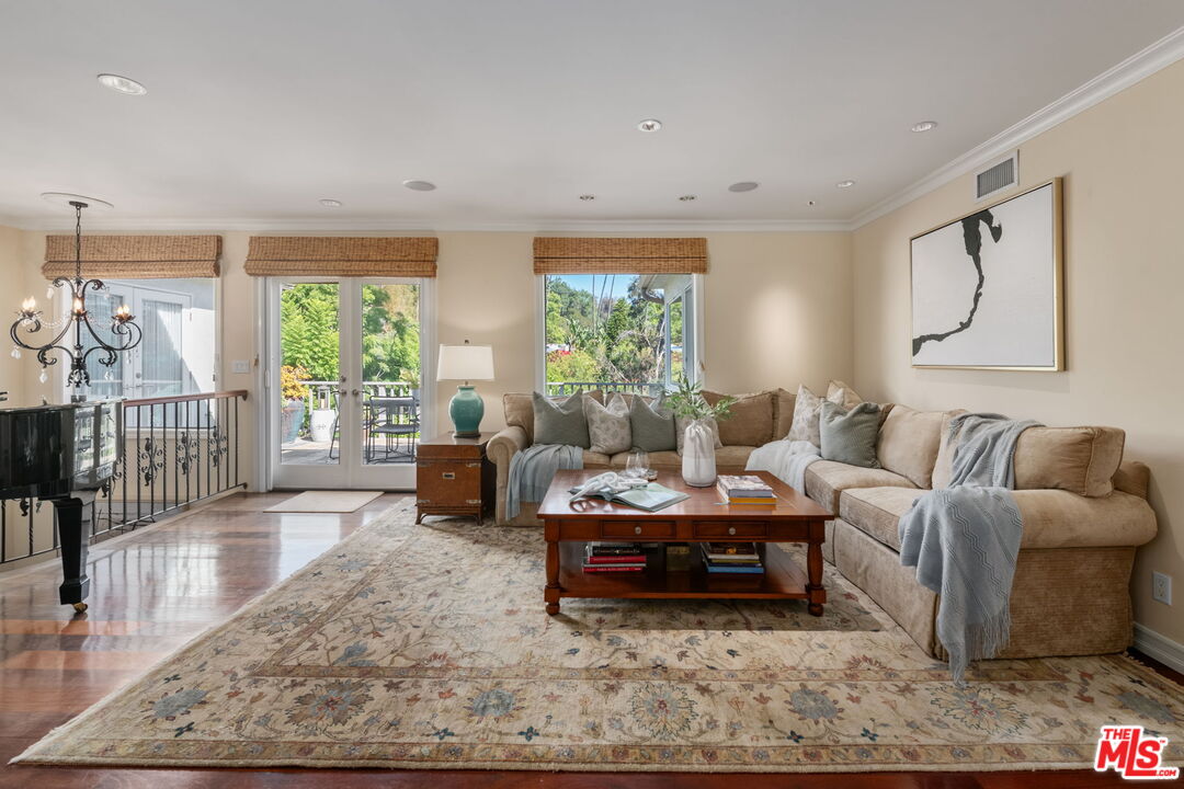 2660 Carman Crest Dr