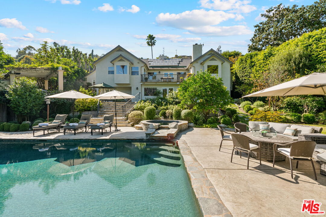 2660 Carman Crest Dr