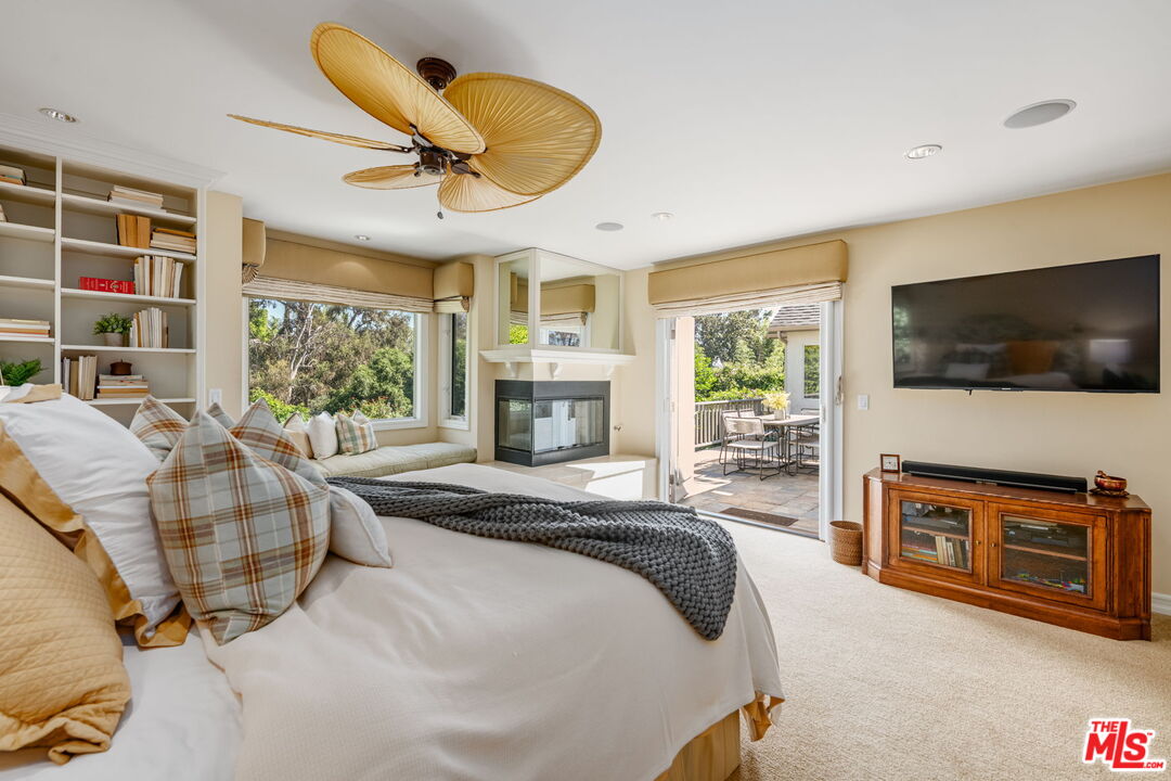 2660 Carman Crest Dr