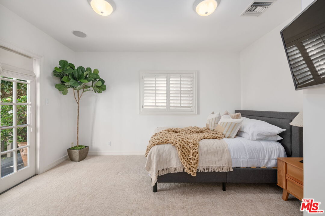 2660 Carman Crest Dr