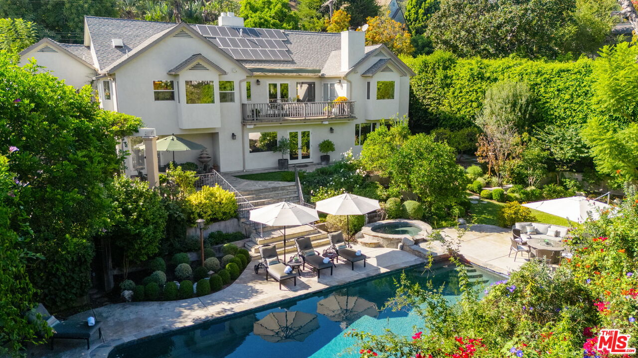 2660 Carman Crest Dr