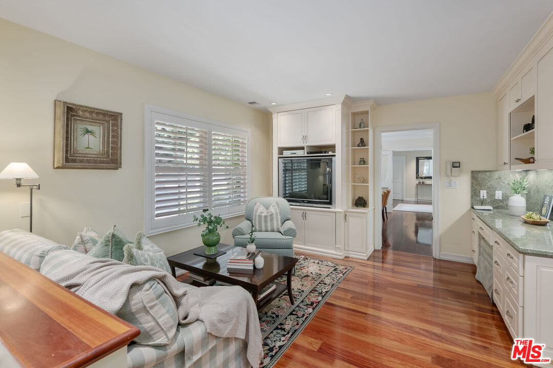 2660 Carman Crest Dr