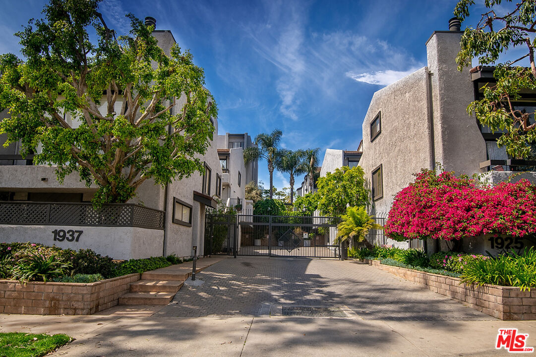 1937 S Beverly Glen Blvd Unit: 46