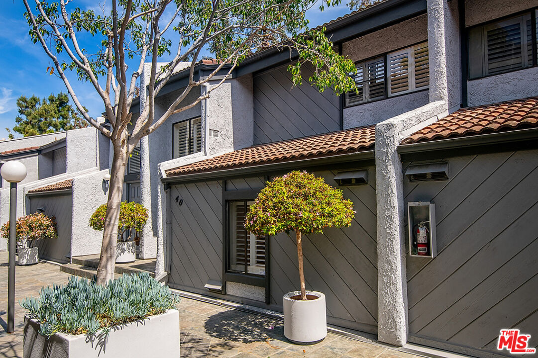 1937 S Beverly Glen Blvd Unit: 46