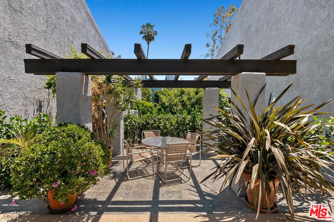 1937 S Beverly Glen Blvd Unit: 46