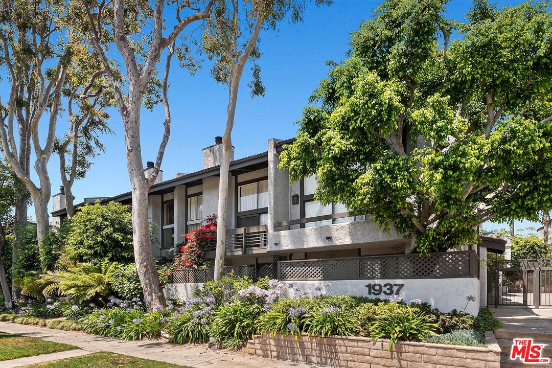 1937 S Beverly Glen Blvd Unit: 46