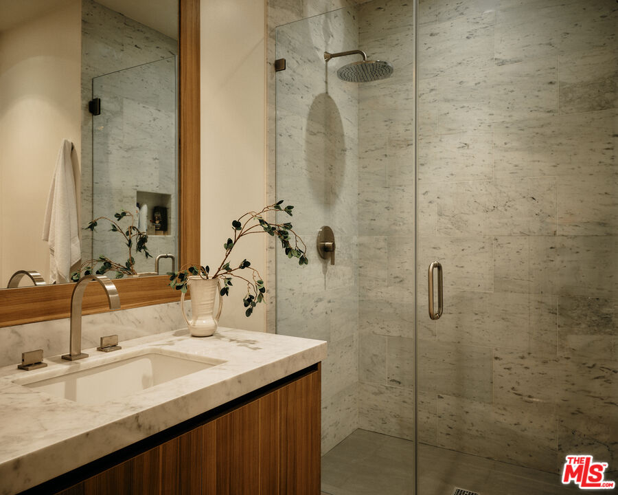 2635 Carman Crest Dr