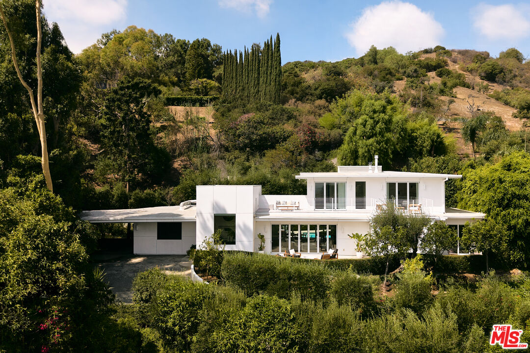 2635 Carman Crest Dr