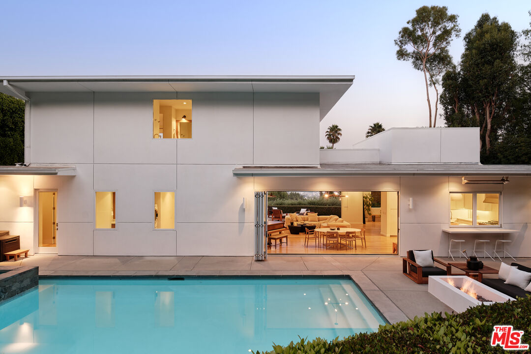 2635 Carman Crest Dr