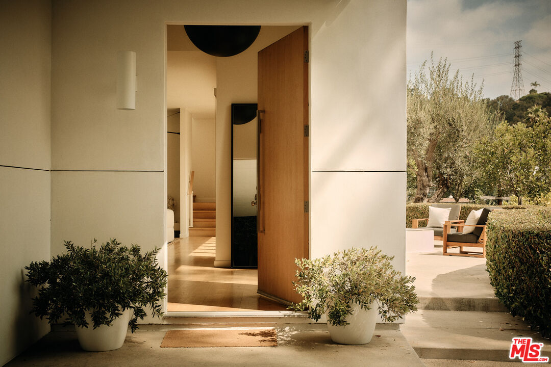 2635 Carman Crest Dr