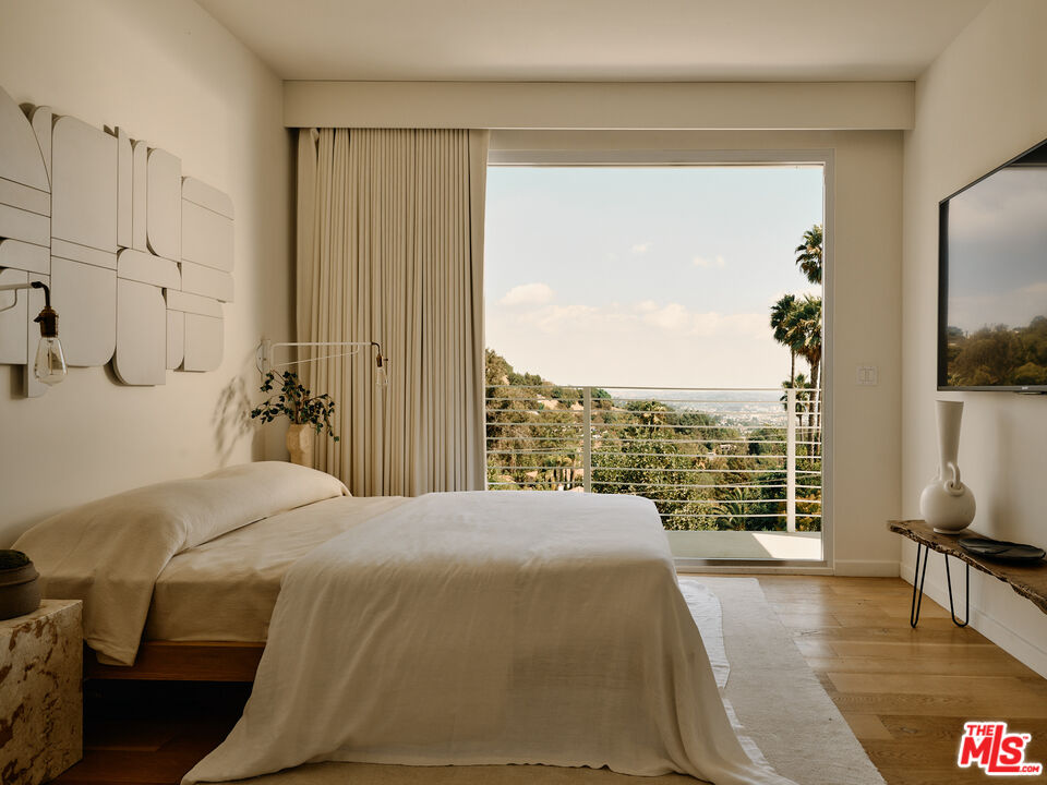 2635 Carman Crest Dr