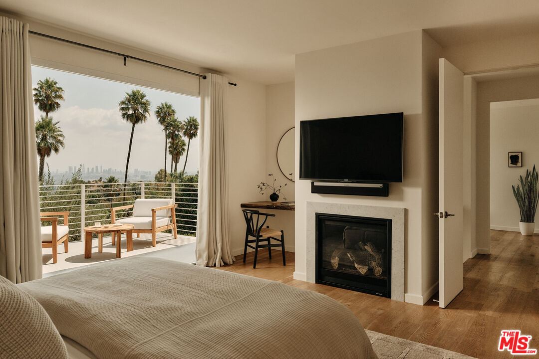 2635 Carman Crest Dr