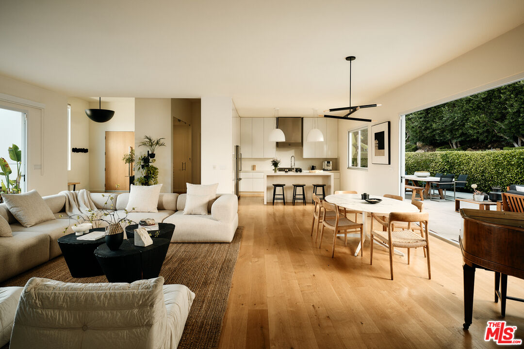 2635 Carman Crest Dr