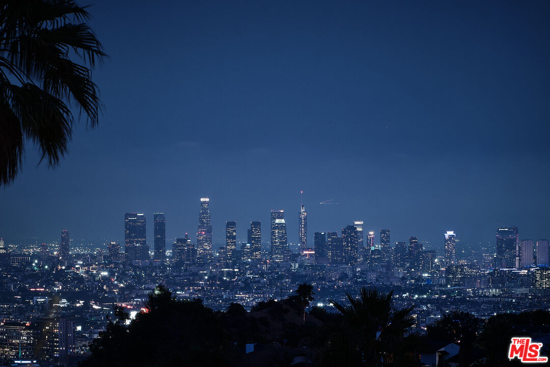 2635 Carman Crest Dr