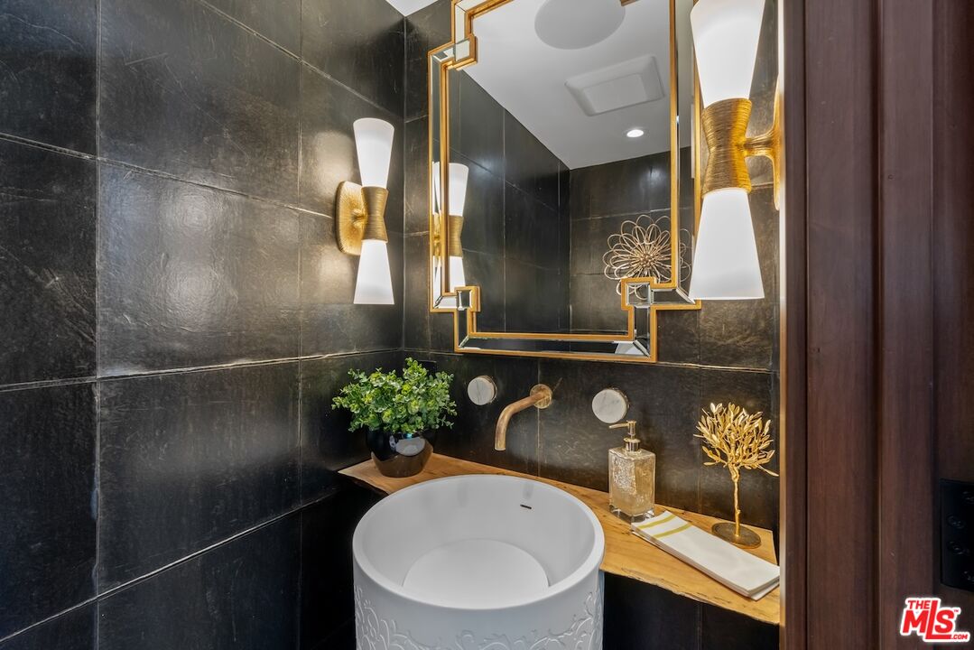 2612 Montana Ave Unit: 1