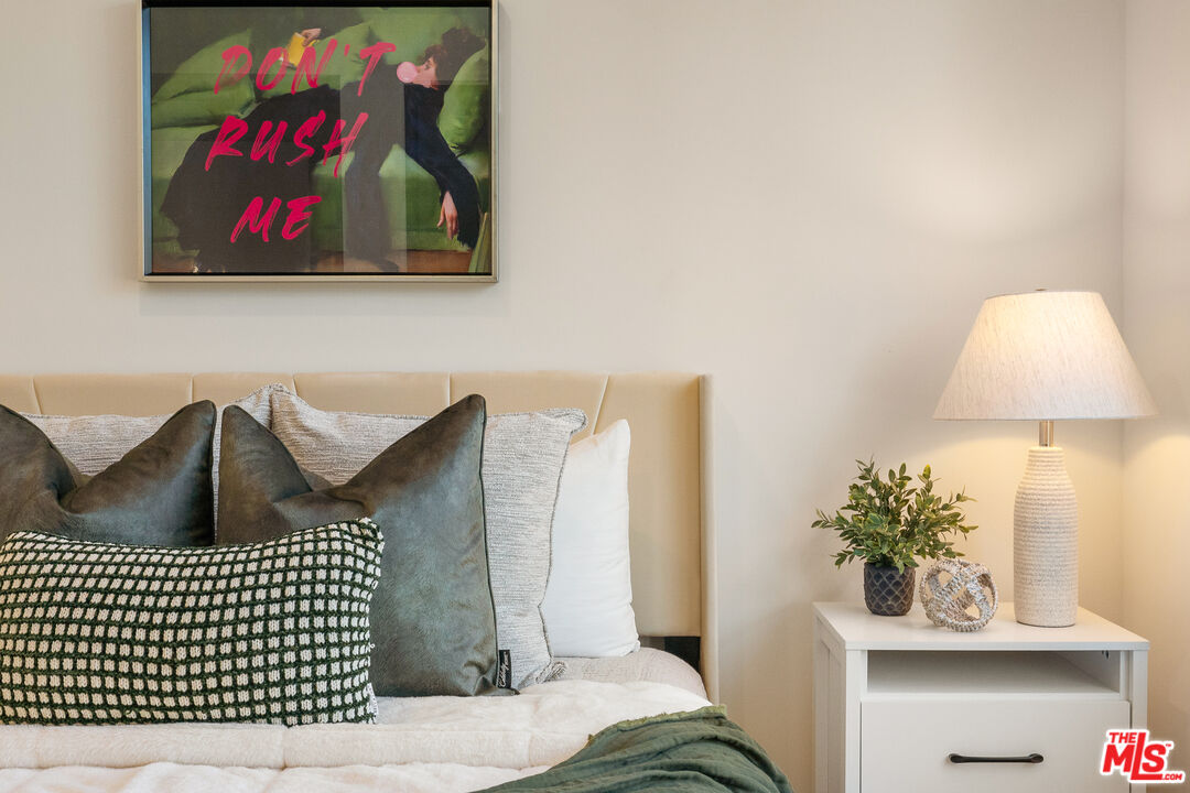 1759 N Gower St Unit: 402