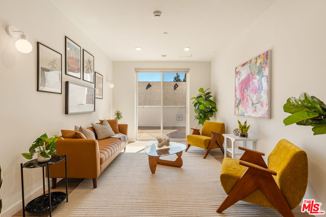 1759 N Gower St Unit: 402