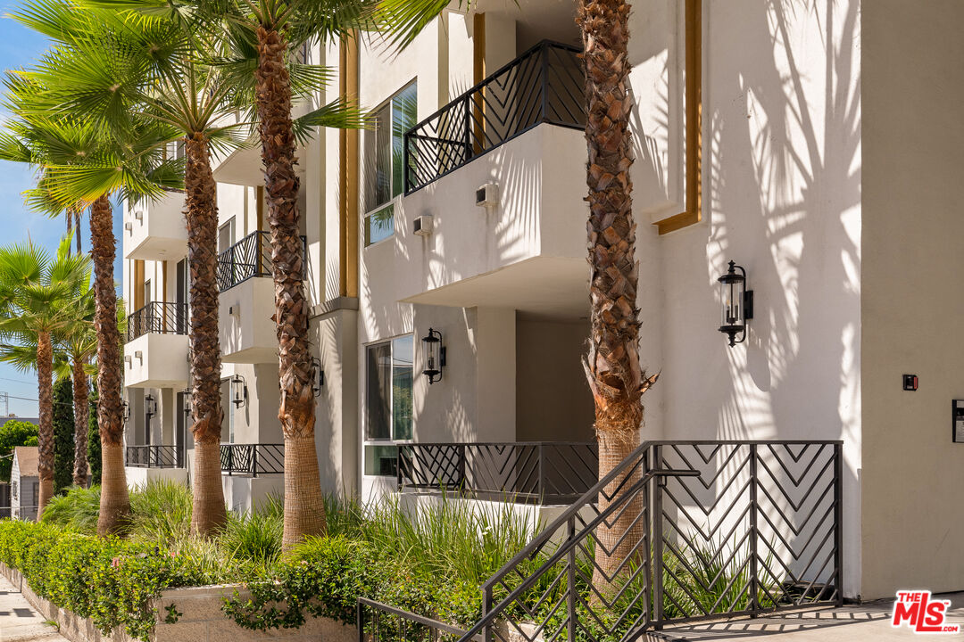 1759 N Gower St Unit: 103