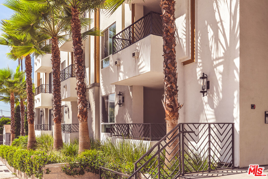 1759 N Gower St Unit: 103