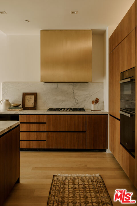 702 N Doheny Dr Unit: TH12